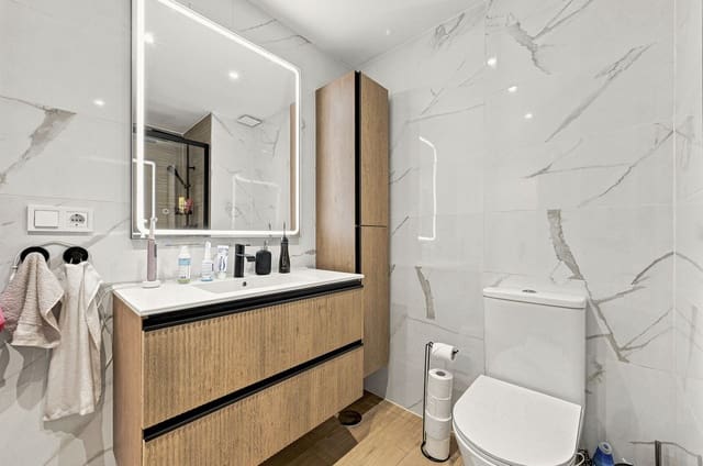 Apartamento de 2 habitaciones en La Reserva, Marbella en venta con piscina garaje - 359.000 € (Ref: 9981568)
