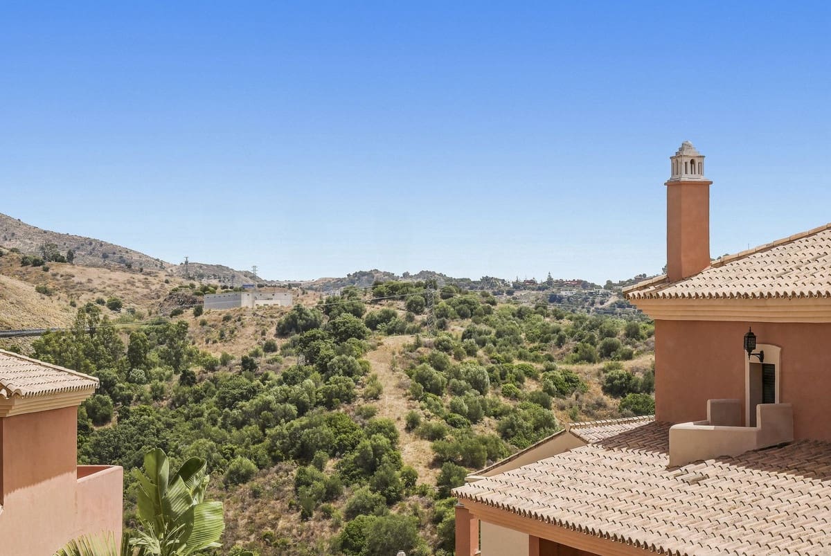 3 soverom Leilighet til salgs i Elviria med svømmebasseng garasje - € 499 000 (Ref: 9981653)