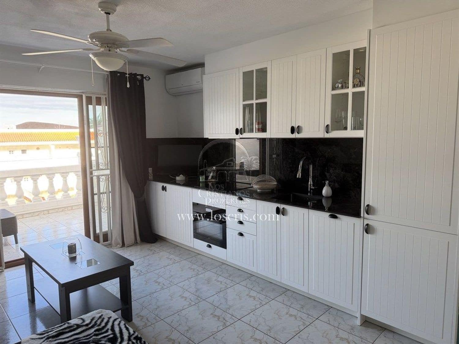 Appartement te koop in Los Cristianos met zwembad garage - € 249.000 (Ref: 10042476)