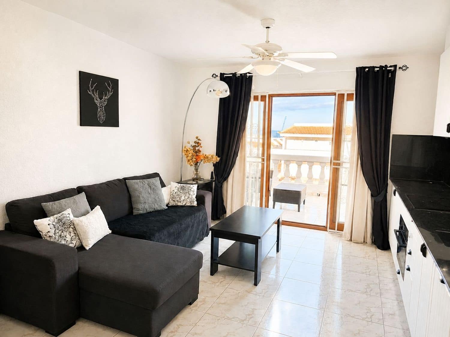 Appartement te koop in Los Cristianos met zwembad garage - € 249.000 (Ref: 10042476)