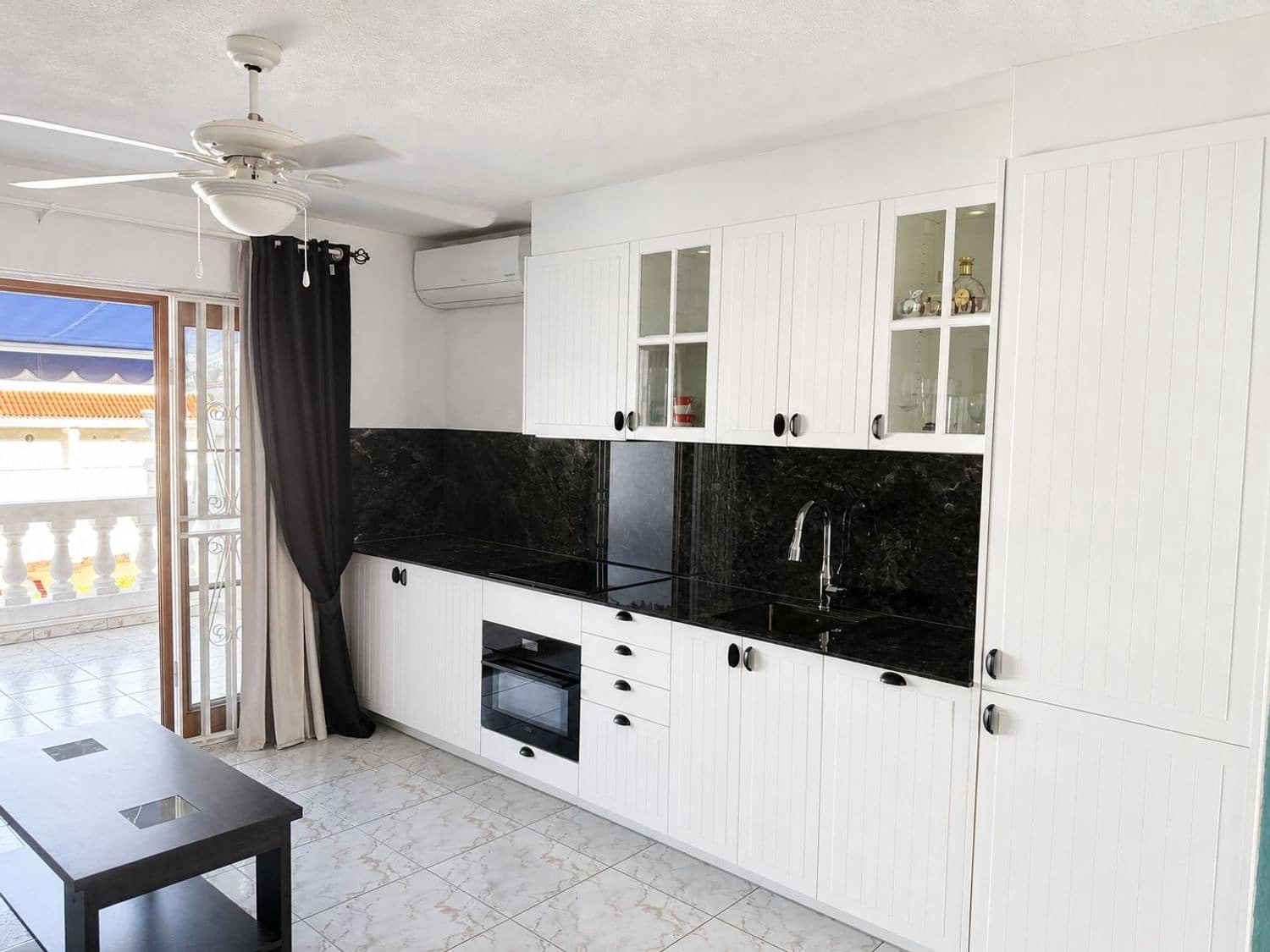 Appartement te koop in Los Cristianos met zwembad garage - € 249.000 (Ref: 10042476)