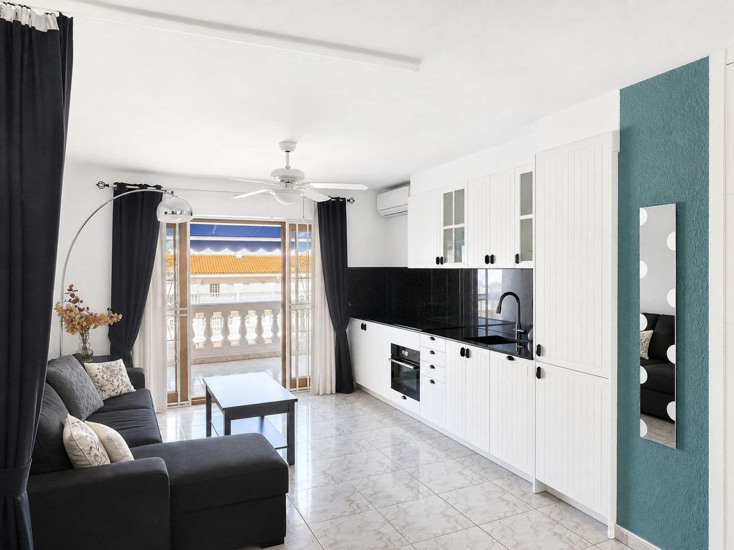Appartement te koop in Los Cristianos met zwembad garage - € 249.000 (Ref: 10042476)