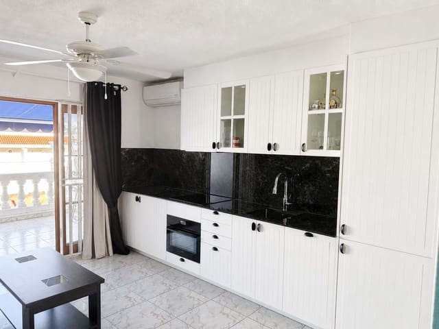 Appartement te koop in Los Cristianos, Arona met zwembad garage - € 249.000 (Ref: 10042476)