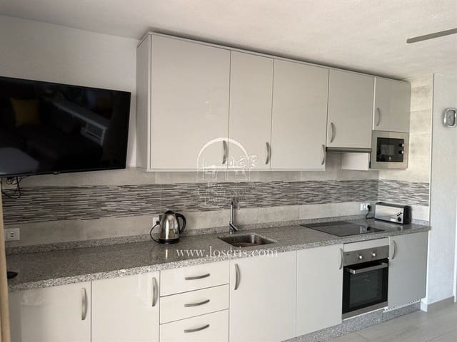 Lägenhet till salu i Los Cristianos, Arona med pool garage - 225 000 € (Ref: 10077371)