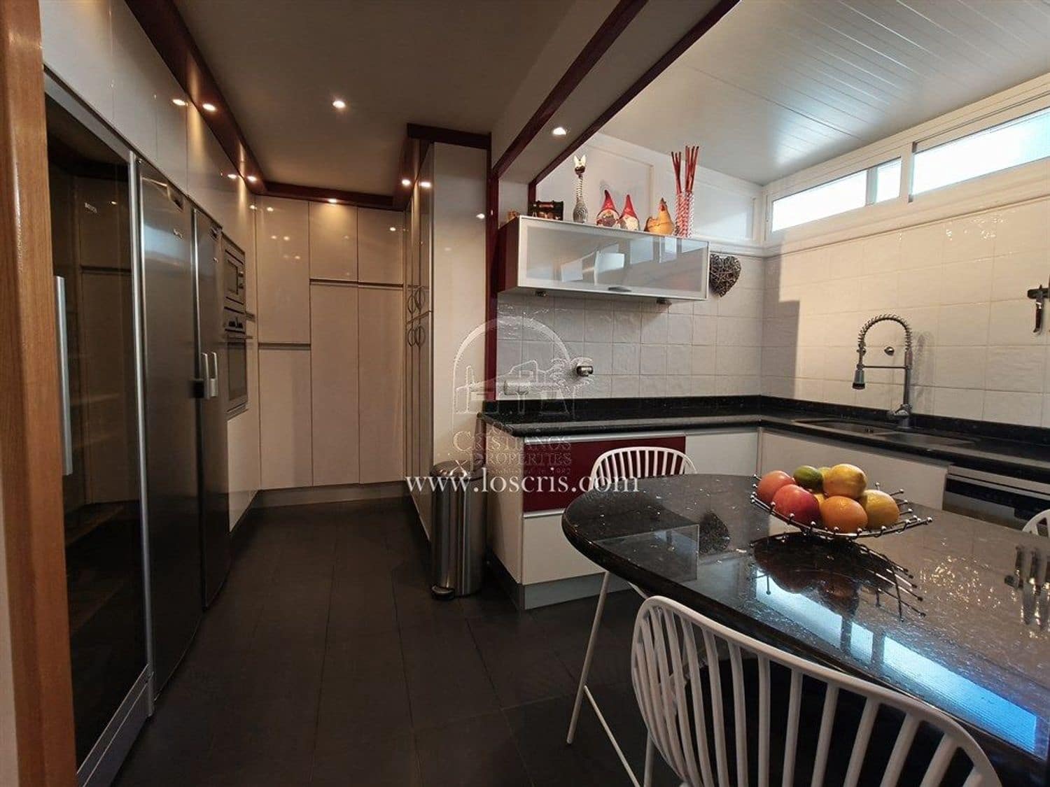 Apartamento de 2 habitaciones en Los Cristianos en venta con piscina garaje - 545.000 € (Ref: 10077372)
