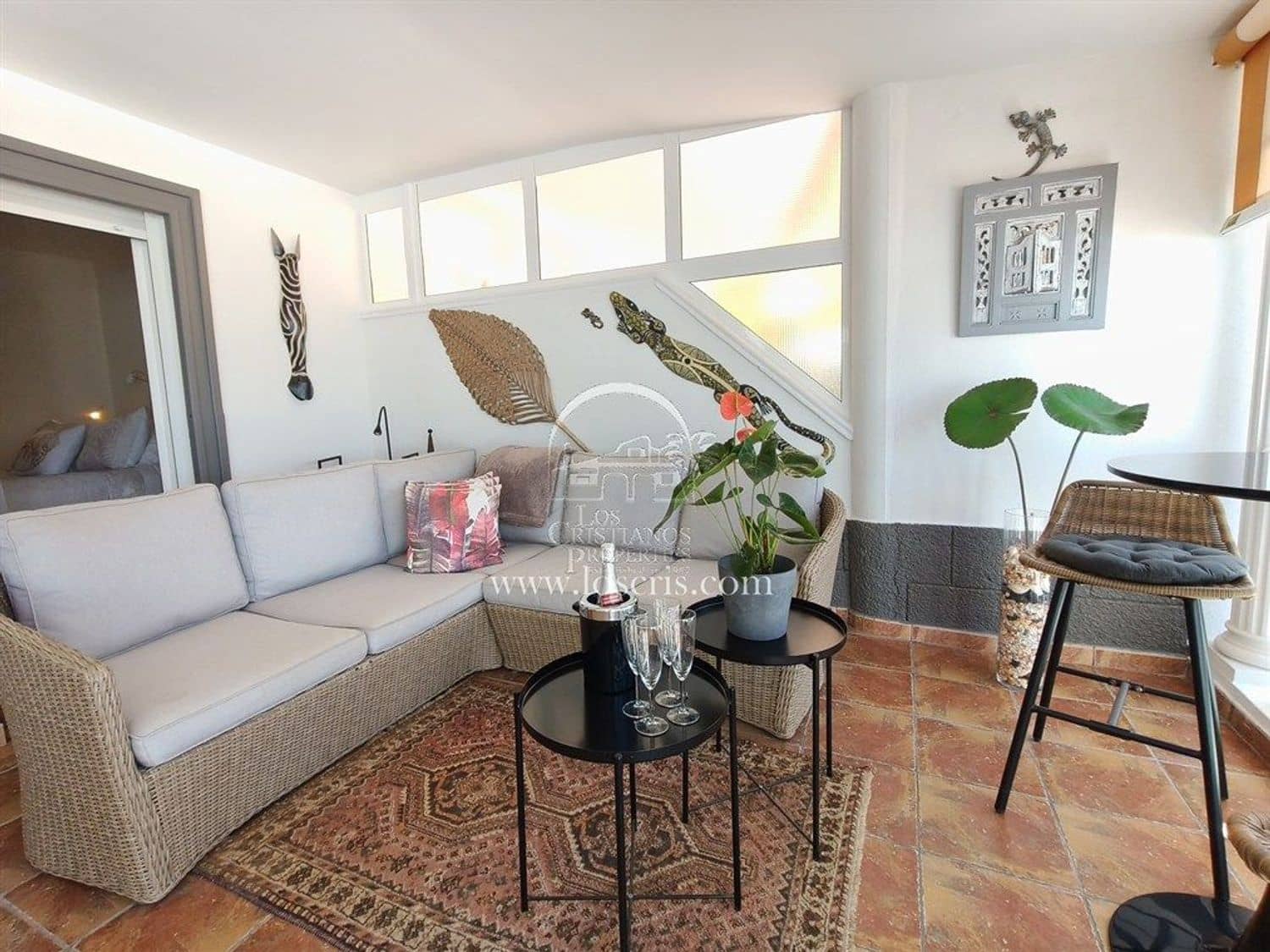 Apartamento de 2 habitaciones en Los Cristianos en venta con piscina garaje - 545.000 € (Ref: 10077372)