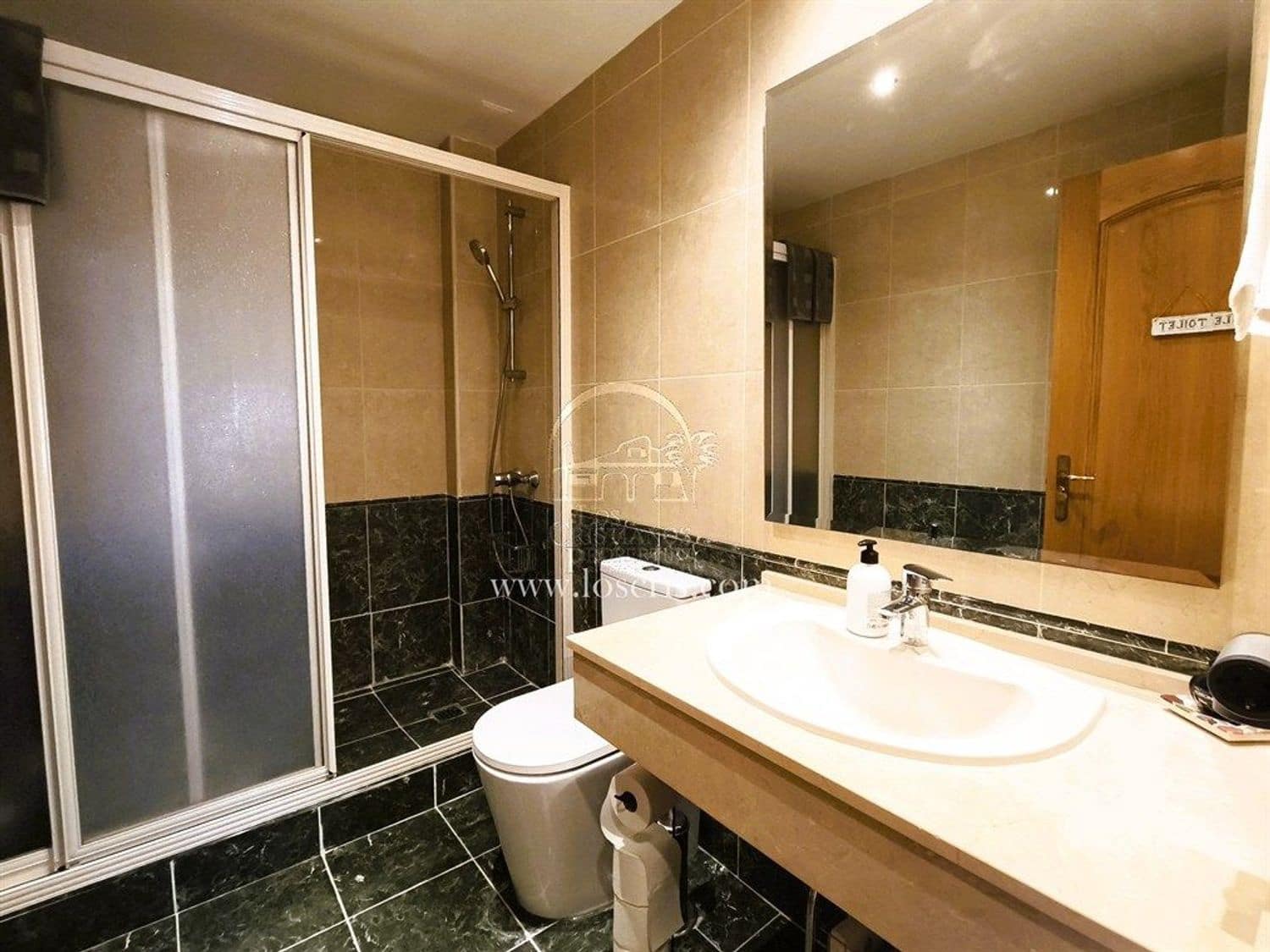 Apartamento de 2 habitaciones en Los Cristianos en venta con piscina garaje - 545.000 € (Ref: 10077372)