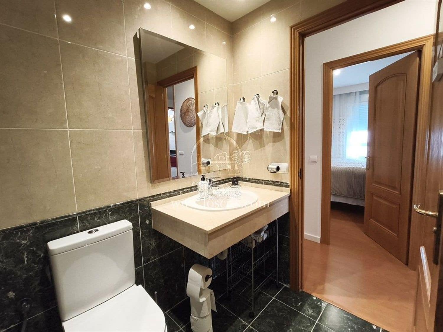 Apartamento de 2 habitaciones en Los Cristianos en venta con piscina garaje - 545.000 € (Ref: 10077372)
