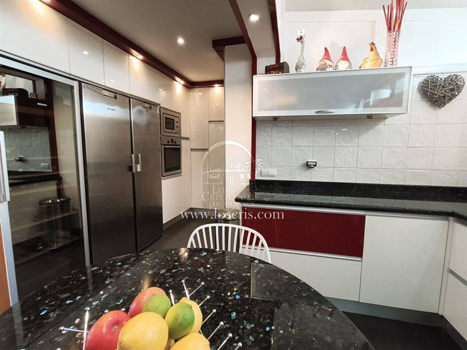 Apartamento de 2 habitaciones en Los Cristianos en venta con piscina garaje - 545.000 € (Ref: 10077372)