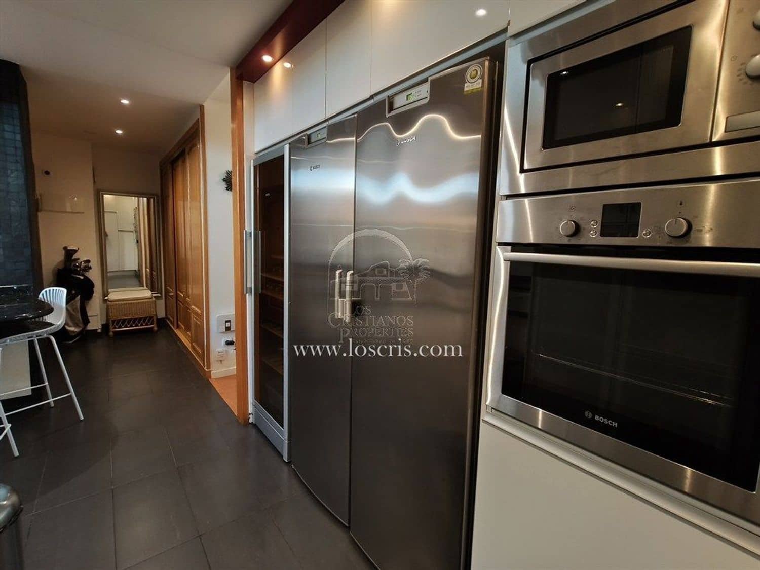 Apartamento de 2 habitaciones en Los Cristianos en venta con piscina garaje - 545.000 € (Ref: 10077372)