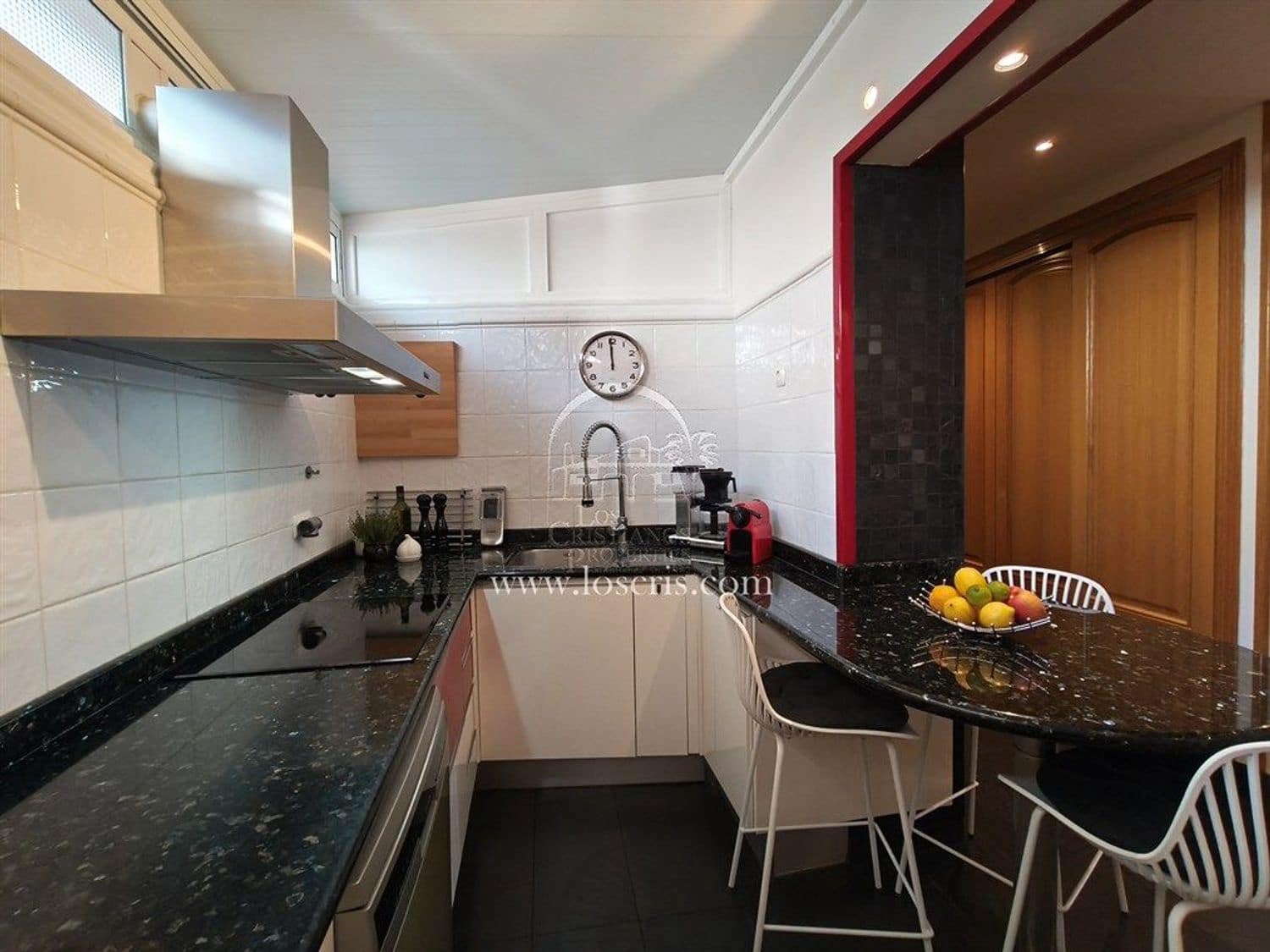 Apartamento de 2 habitaciones en Los Cristianos en venta con piscina garaje - 545.000 € (Ref: 10077372)