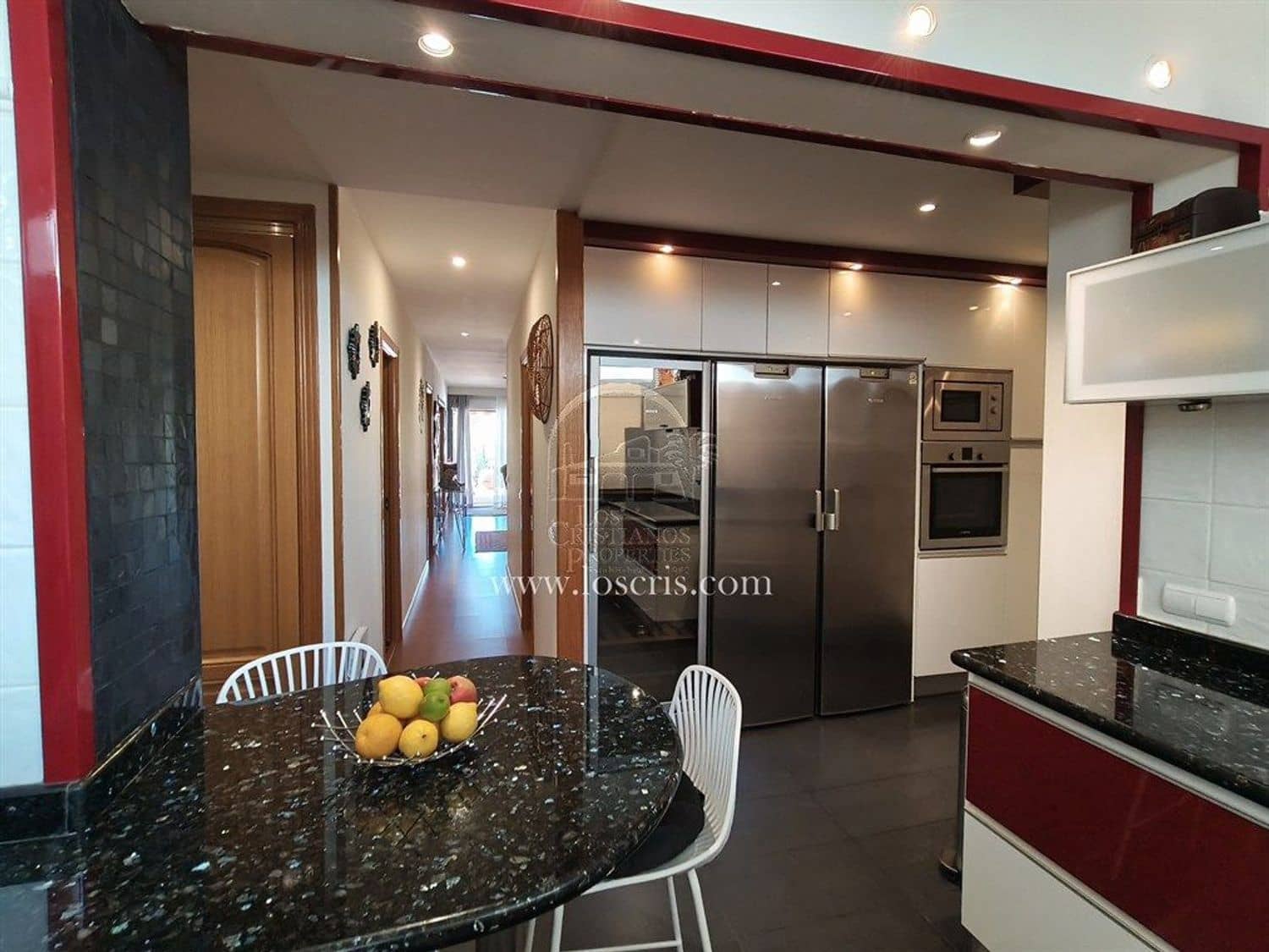 Apartamento de 2 habitaciones en Los Cristianos en venta con piscina garaje - 545.000 € (Ref: 10077372)
