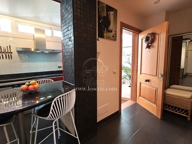 Apartamento de 2 habitaciones en Los Cristianos, Arona en venta con piscina garaje - 545.000 € (Ref: 10077372)