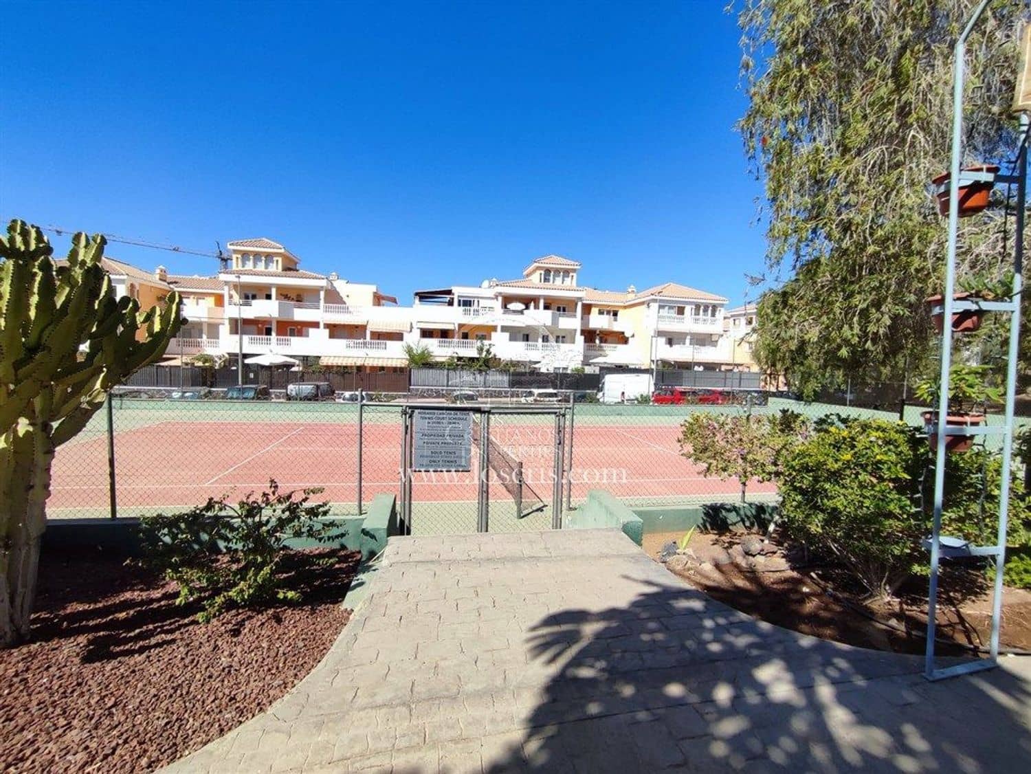 Apartamento de 2 habitaciones en Los Cristianos en venta con piscina garaje - 545.000 € (Ref: 10077372)