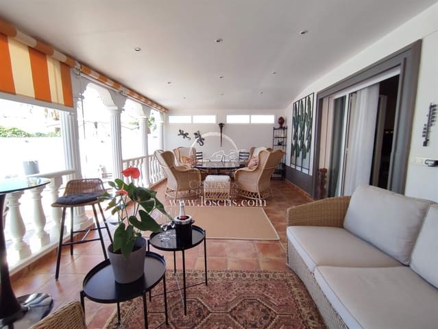 Apartamento de 2 habitaciones en Los Cristianos, Arona en venta con piscina garaje - 545.000 € (Ref: 10077372)
