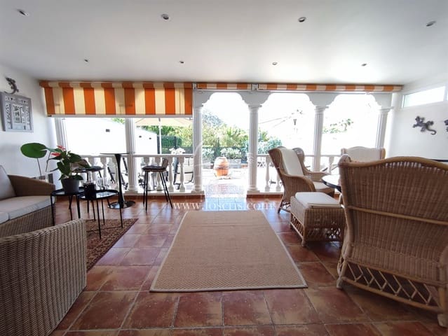 Apartamento de 2 habitaciones en Los Cristianos, Arona en venta con piscina garaje - 545.000 € (Ref: 10077372)