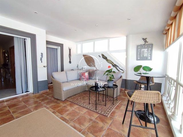 2 bedroom Apartment for sale in Los Cristianos, Arona with pool garage - € 545,000 (Ref: 10077372)