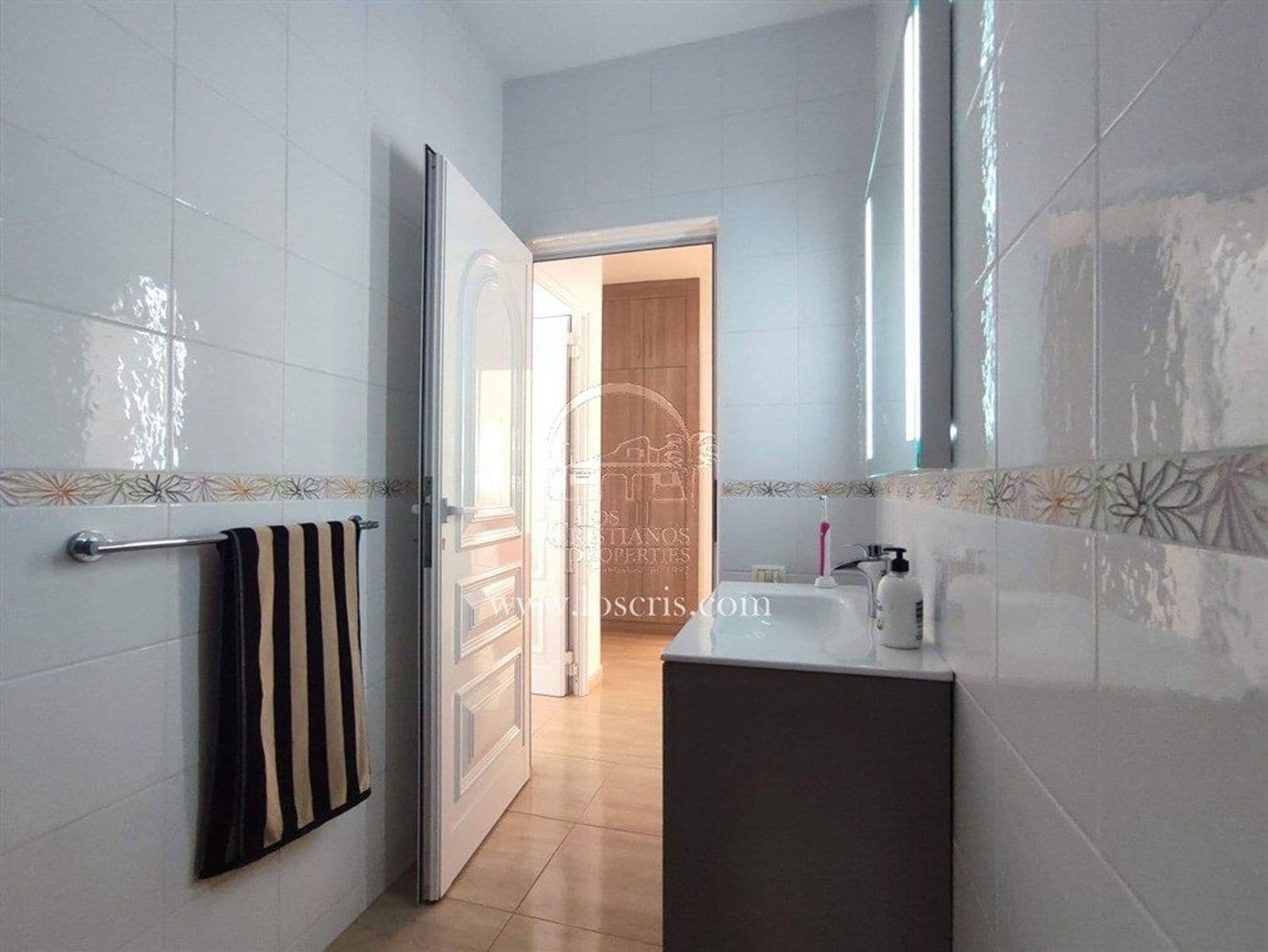 2 soveværelse Byhus til salg i Los Cristianos med swimmingpool garage - € 1.050.000 (Ref: 10165973)