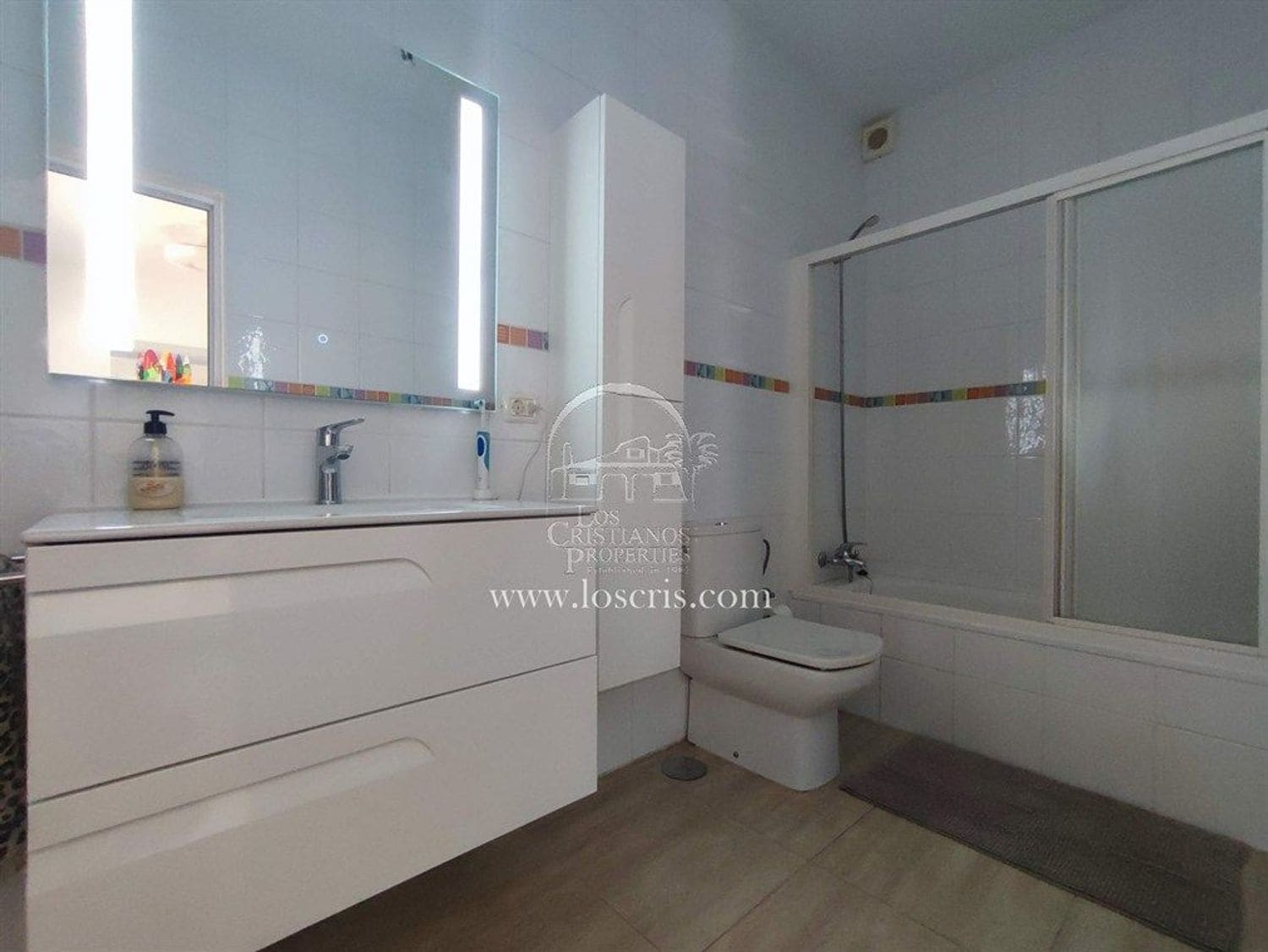 2 soveværelse Byhus til salg i Los Cristianos med swimmingpool garage - € 1.050.000 (Ref: 10165973)