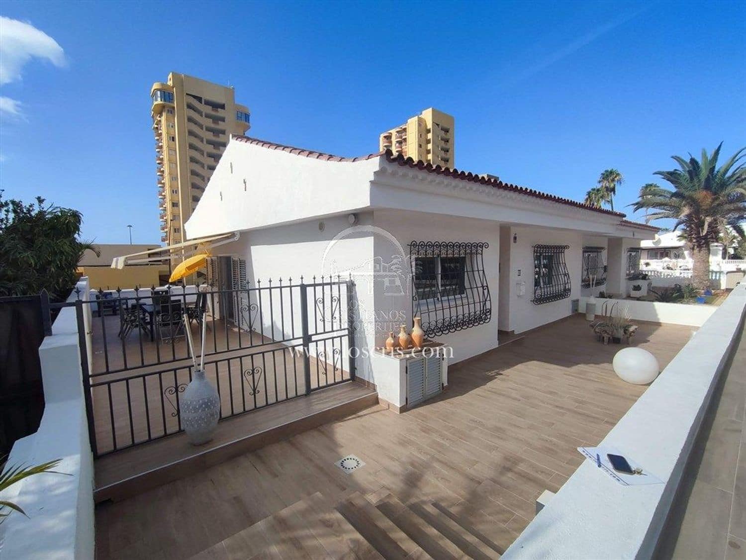 2 soveværelse Byhus til salg i Los Cristianos med swimmingpool garage - € 1.050.000 (Ref: 10165973)