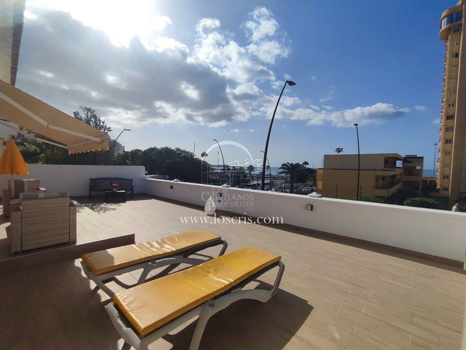 2 soveværelse Byhus til salg i Los Cristianos med swimmingpool garage - € 1.050.000 (Ref: 10165973)