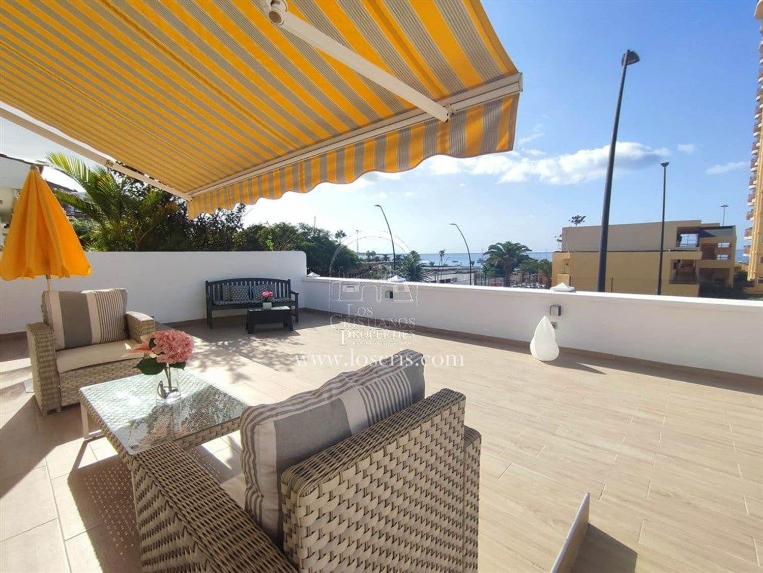 2 soveværelse Byhus til salg i Los Cristianos med swimmingpool garage - € 1.050.000 (Ref: 10165973)
