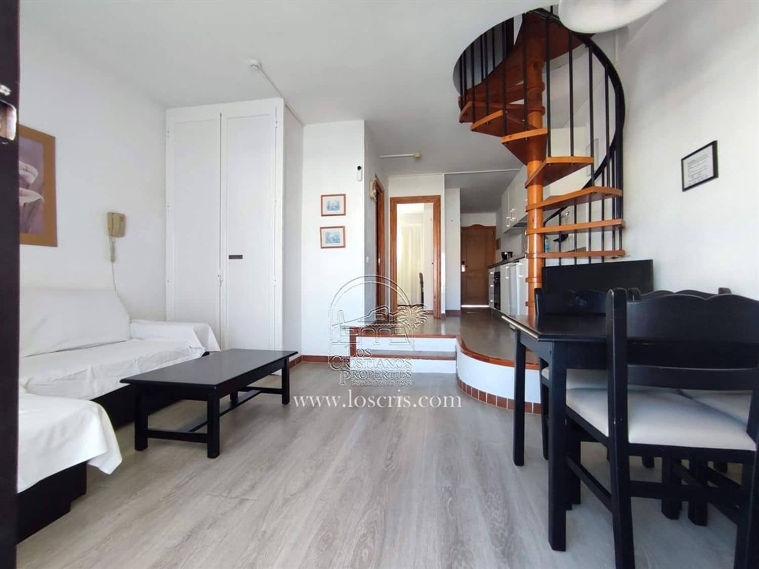 2 Zimmer Apartment zu verkaufen in Los Cristianos mit Pool - 450.000 € (Ref: 8681965)