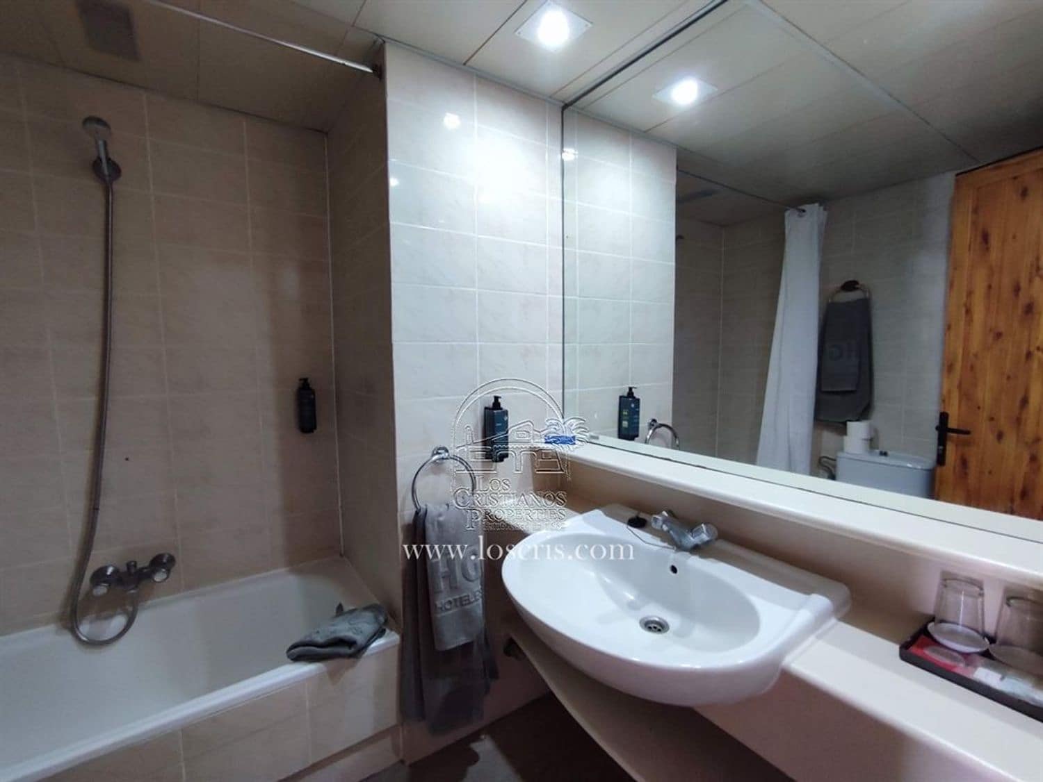 2 Zimmer Apartment zu verkaufen in Los Cristianos mit Pool - 450.000 € (Ref: 8681965)