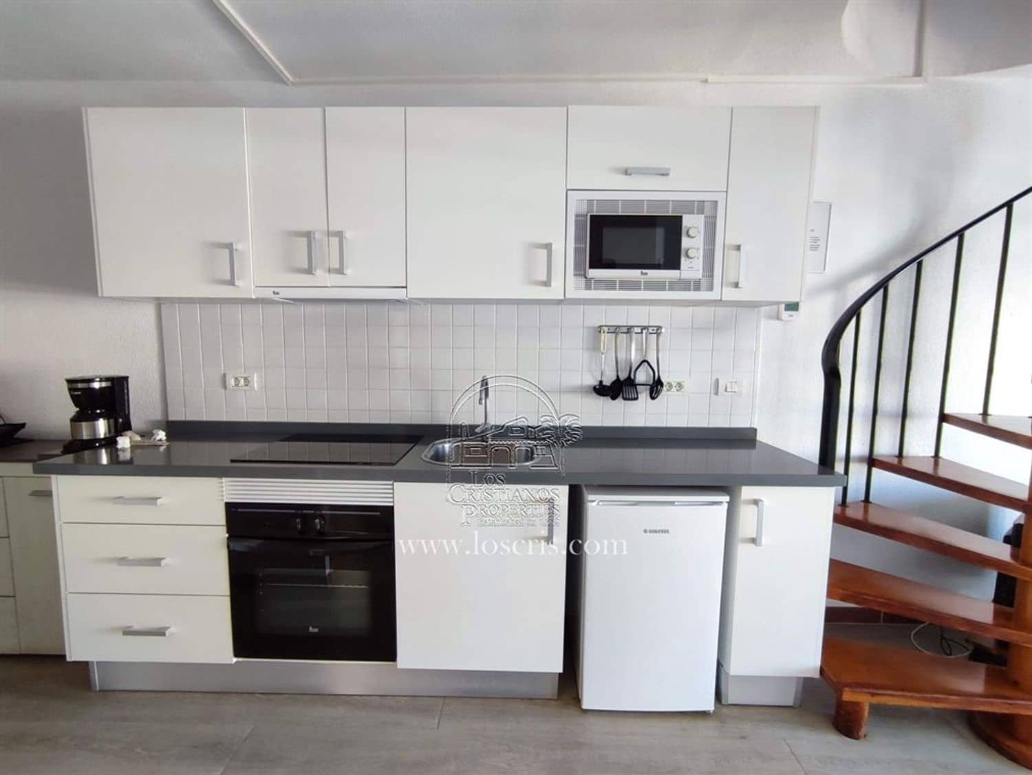 2 Zimmer Apartment zu verkaufen in Los Cristianos mit Pool - 450.000 € (Ref: 8681965)