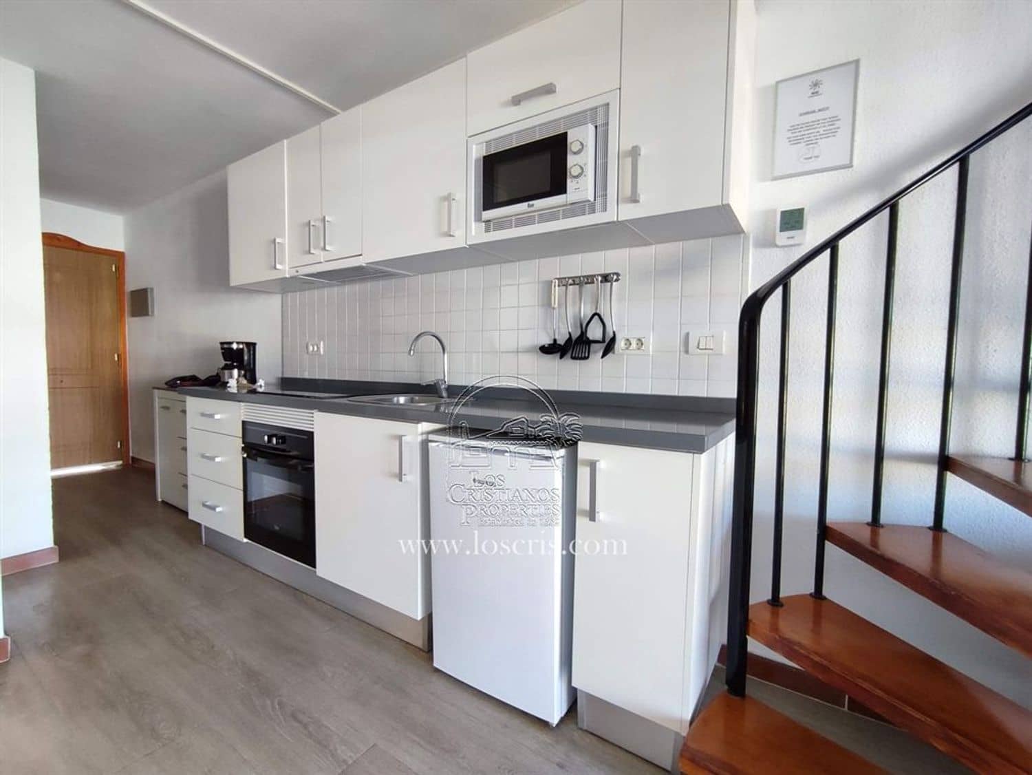 2 Zimmer Apartment zu verkaufen in Los Cristianos mit Pool - 450.000 € (Ref: 8681965)