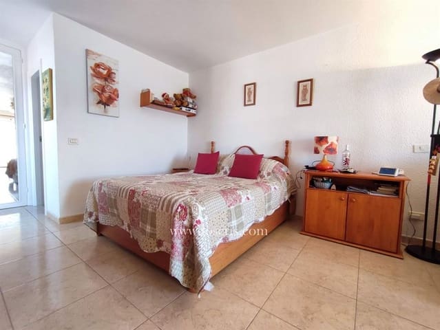 Apartment for sale in Los Cristianos, Arona with pool - € 230,000 (Ref: 8775766)