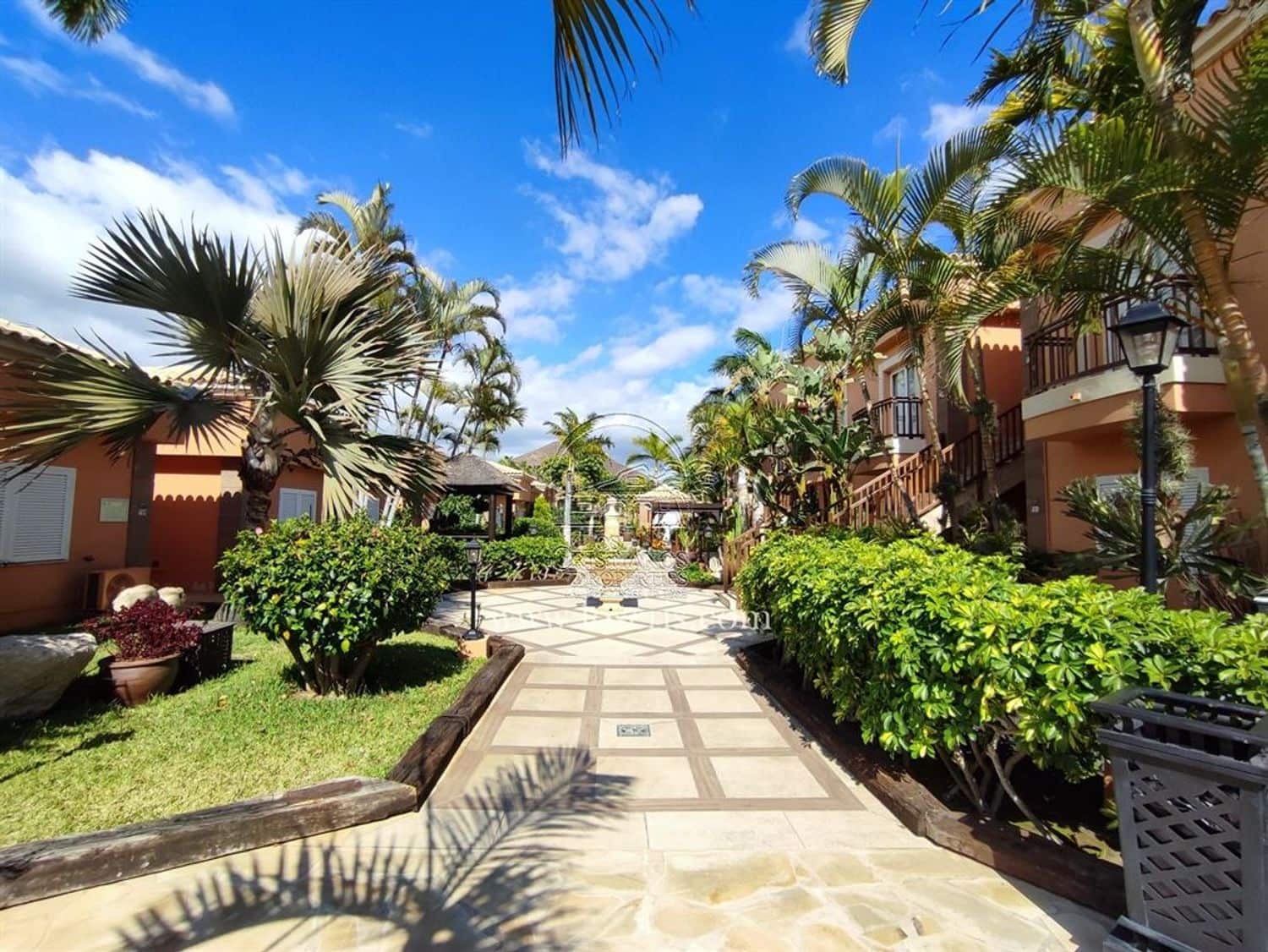 2 bedroom Apartment for sale in Los Cristianos with pool - € 475,000 (Ref: 8982017)