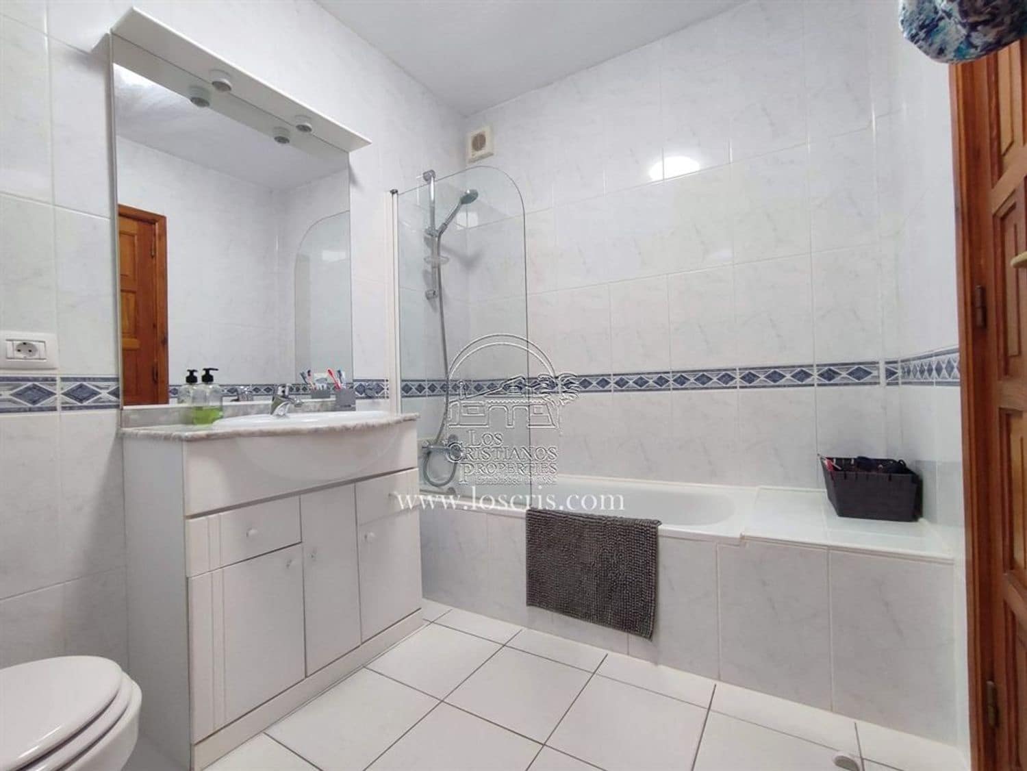 2 soveværelse Lejlighed til salg i Los Cristianos med swimmingpool garage - € 547.000 (Ref: 8990405)