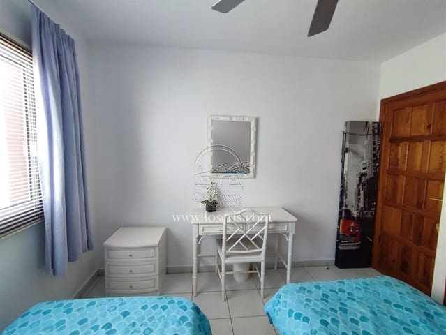 Apartamento de 2 habitaciones en Los Cristianos, Arona en venta con piscina garaje - 547.000 € (Ref: 8990405)