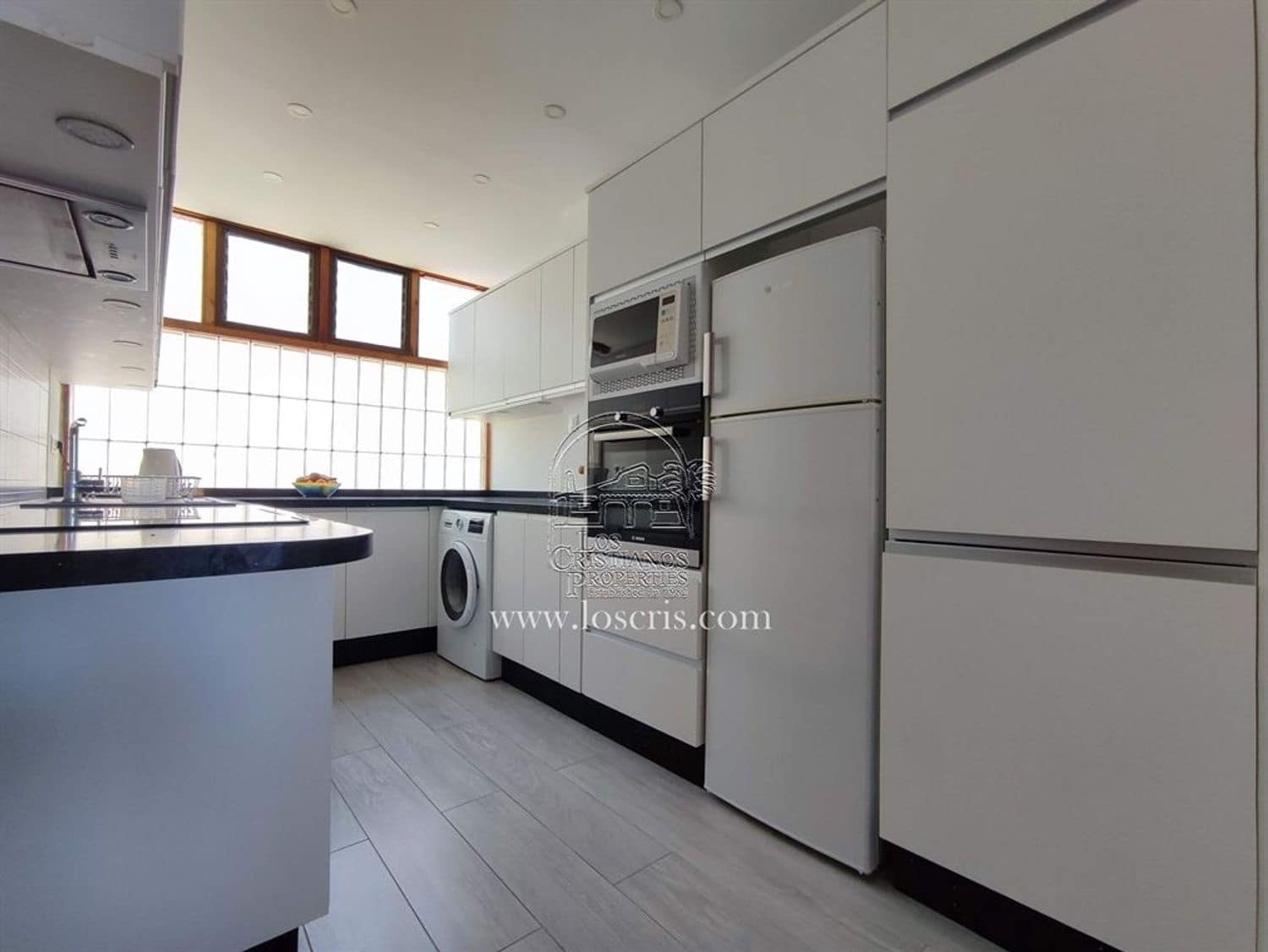 2 soveværelse Lejlighed til salg i Los Cristianos med swimmingpool garage - € 547.000 (Ref: 8990405)