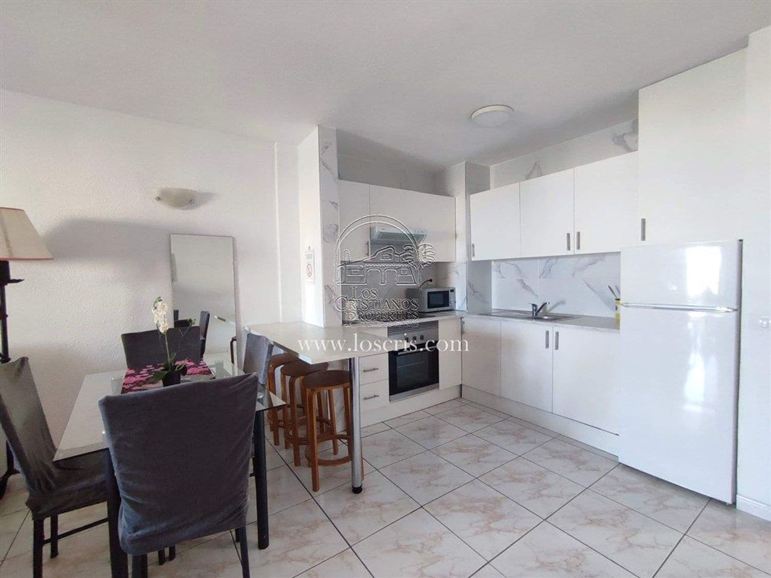 1 makuuhuone Huoneisto myytävänä paikassa Los Cristianos mukana uima-altaan 
autotalli - 325 000 € (Ref: 9095045)