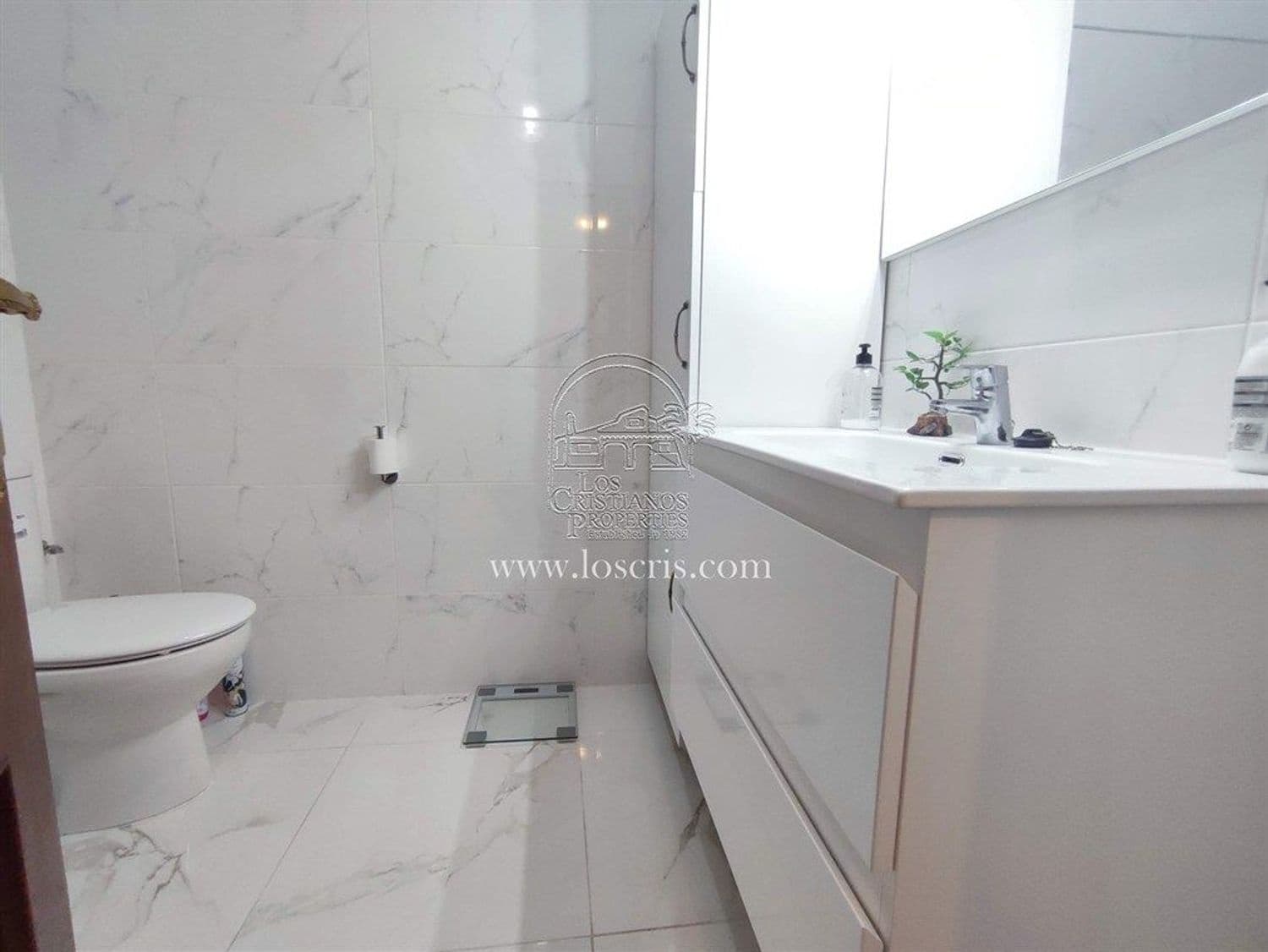 2 bedroom Apartment for sale in Los Cristianos with garage - € 380,000 (Ref: 9095046)