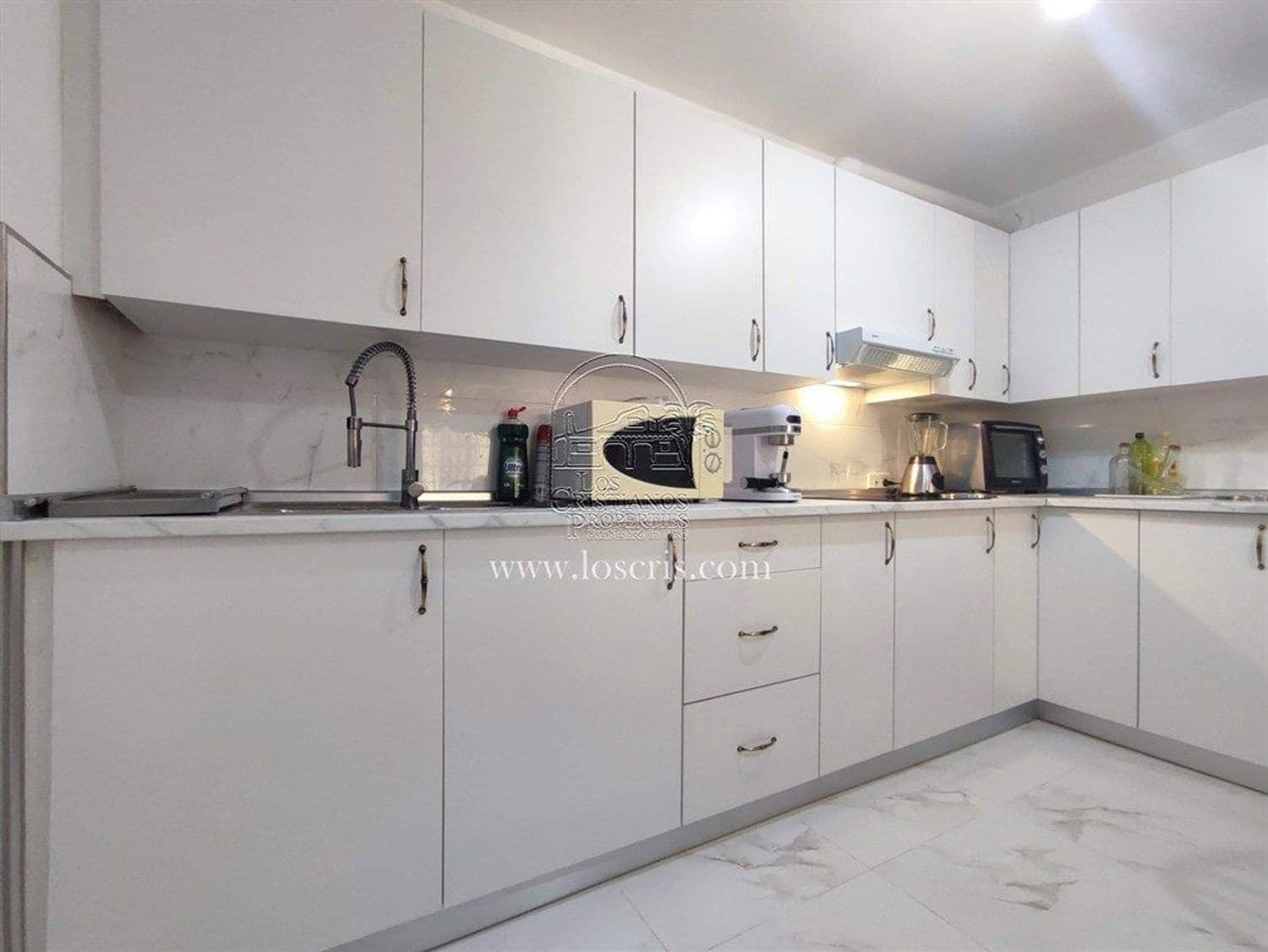 2 bedroom Apartment for sale in Los Cristianos with garage - € 380,000 (Ref: 9095046)