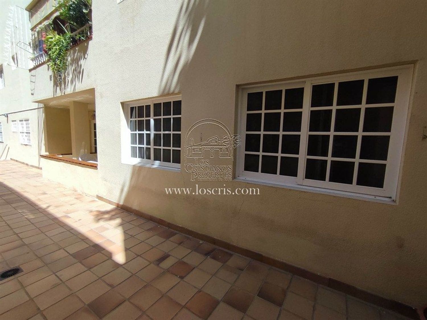 2 bedroom Apartment for sale in Los Cristianos with garage - € 380,000 (Ref: 9095046)