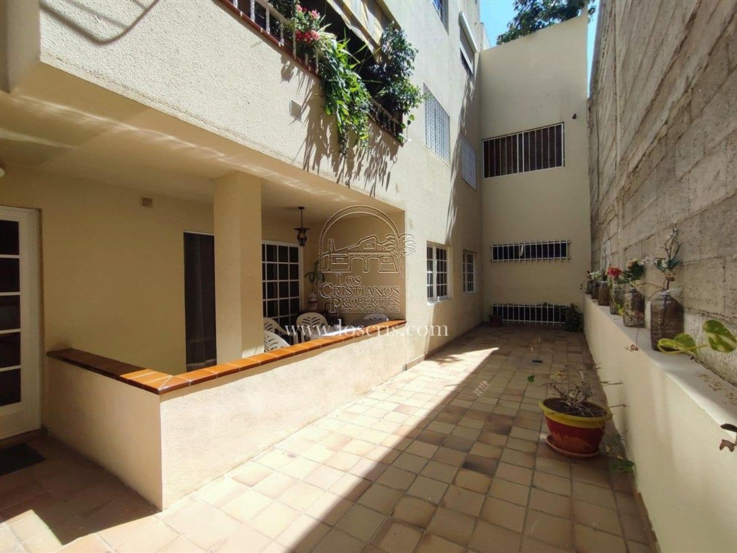 2 bedroom Apartment for sale in Los Cristianos with garage - € 380,000 (Ref: 9095046)