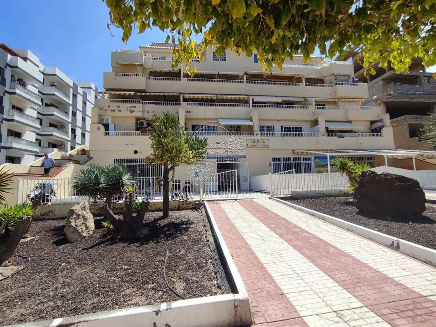 2 bedroom Apartment for sale in Los Cristianos with garage - € 380,000 (Ref: 9095046)