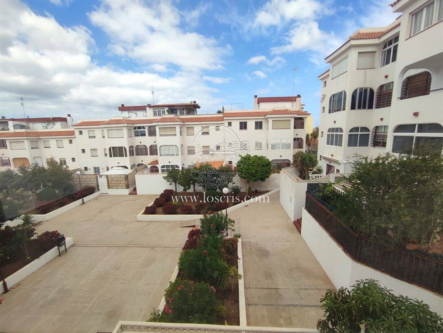 3 bedroom Apartment for sale in Arona with pool garage - € 290,500 (Ref: 9115658)