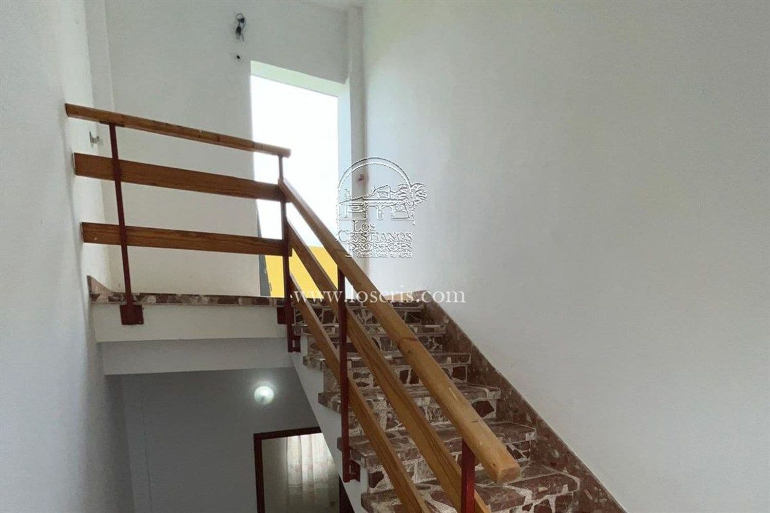 Comercial para venda em Guia de Isora - 575 000 € (Ref: 9263995)