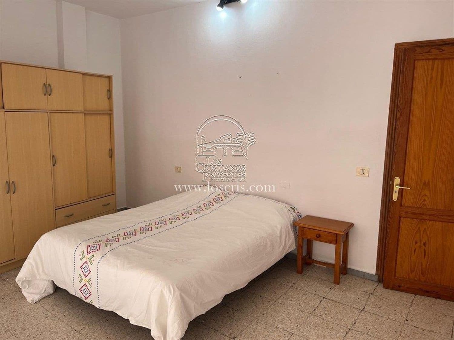 Comercial para venda em Guia de Isora - 575 000 € (Ref: 9263995)