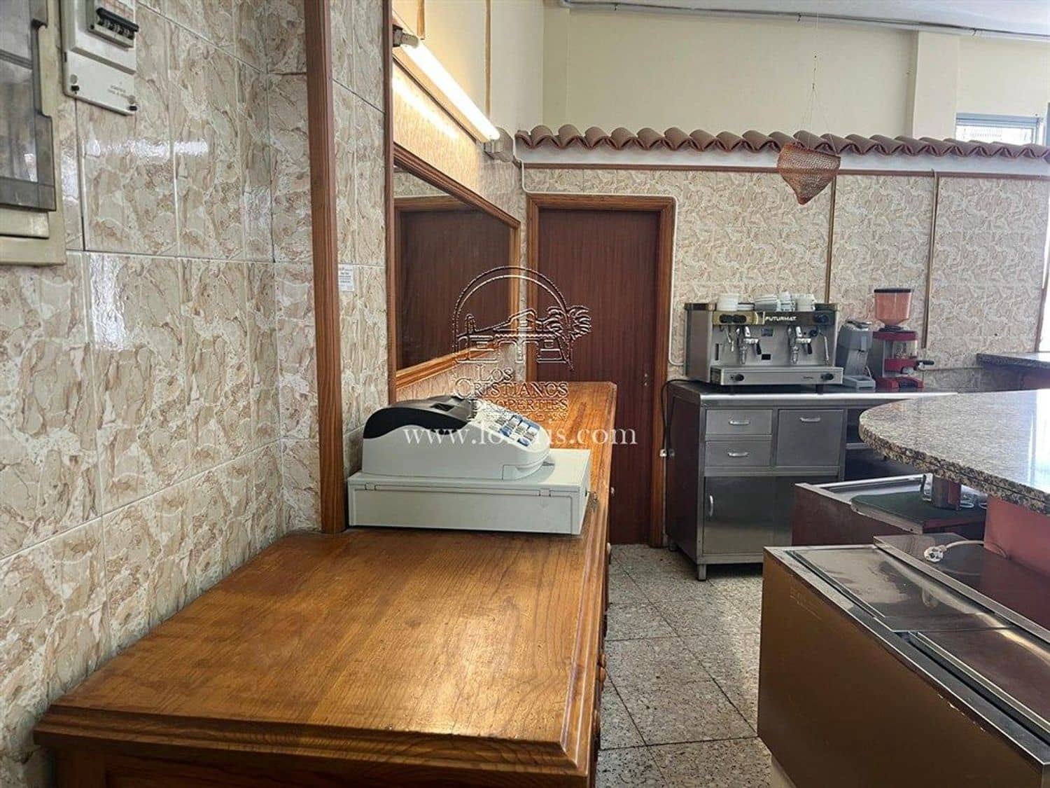 Comercial para venda em Guia de Isora - 575 000 € (Ref: 9263995)