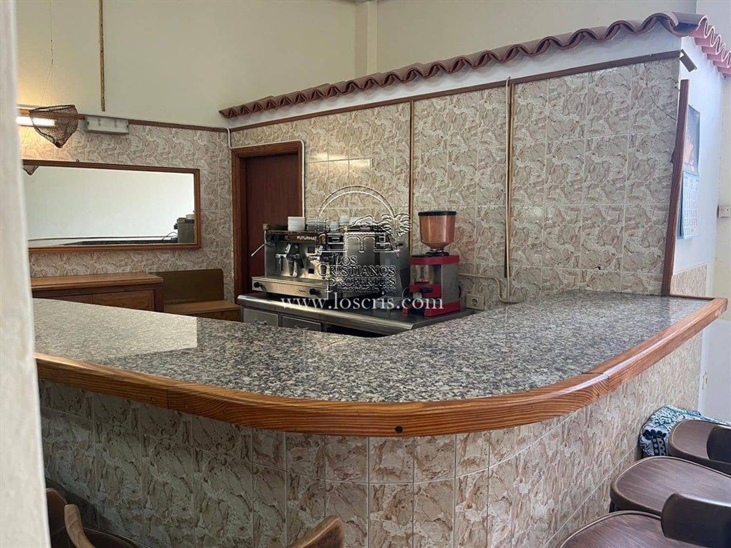 Comercial para venda em Guia de Isora - 575 000 € (Ref: 9263995)