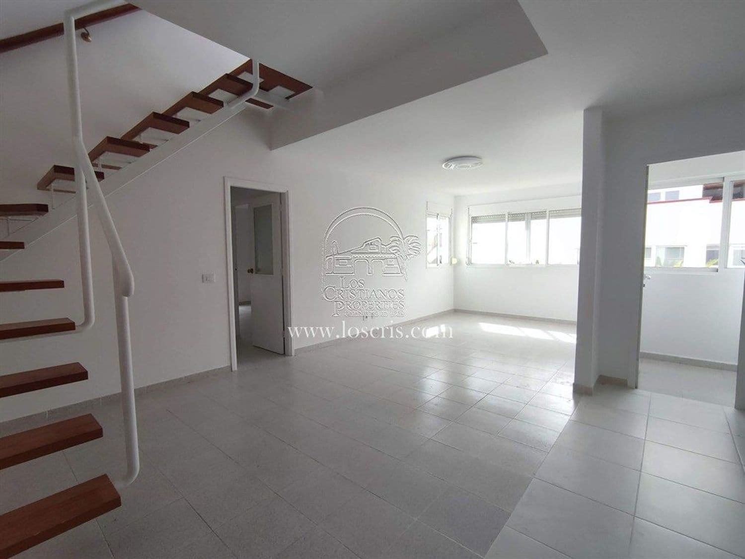 3 bedroom Apartment for sale in Arona with garage - € 330,000 (Ref: 9294142)