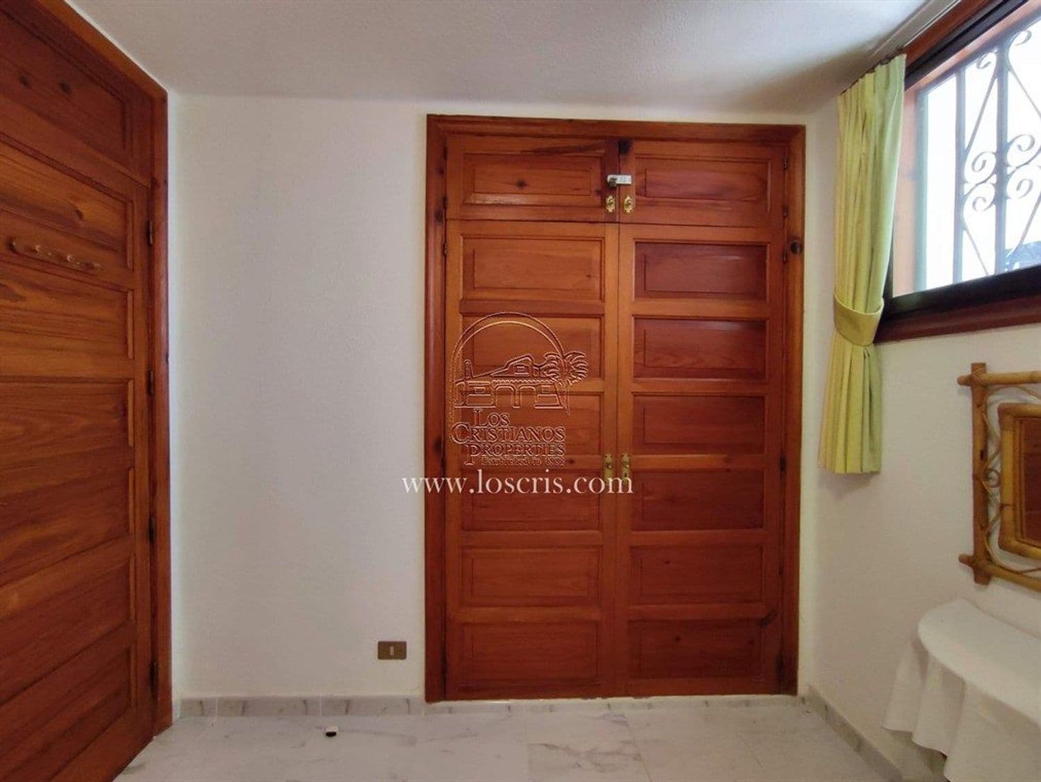 2 soveværelse Lejlighed til salg i Playa de las Americas med swimmingpool garage - € 495.000 (Ref: 9310199)