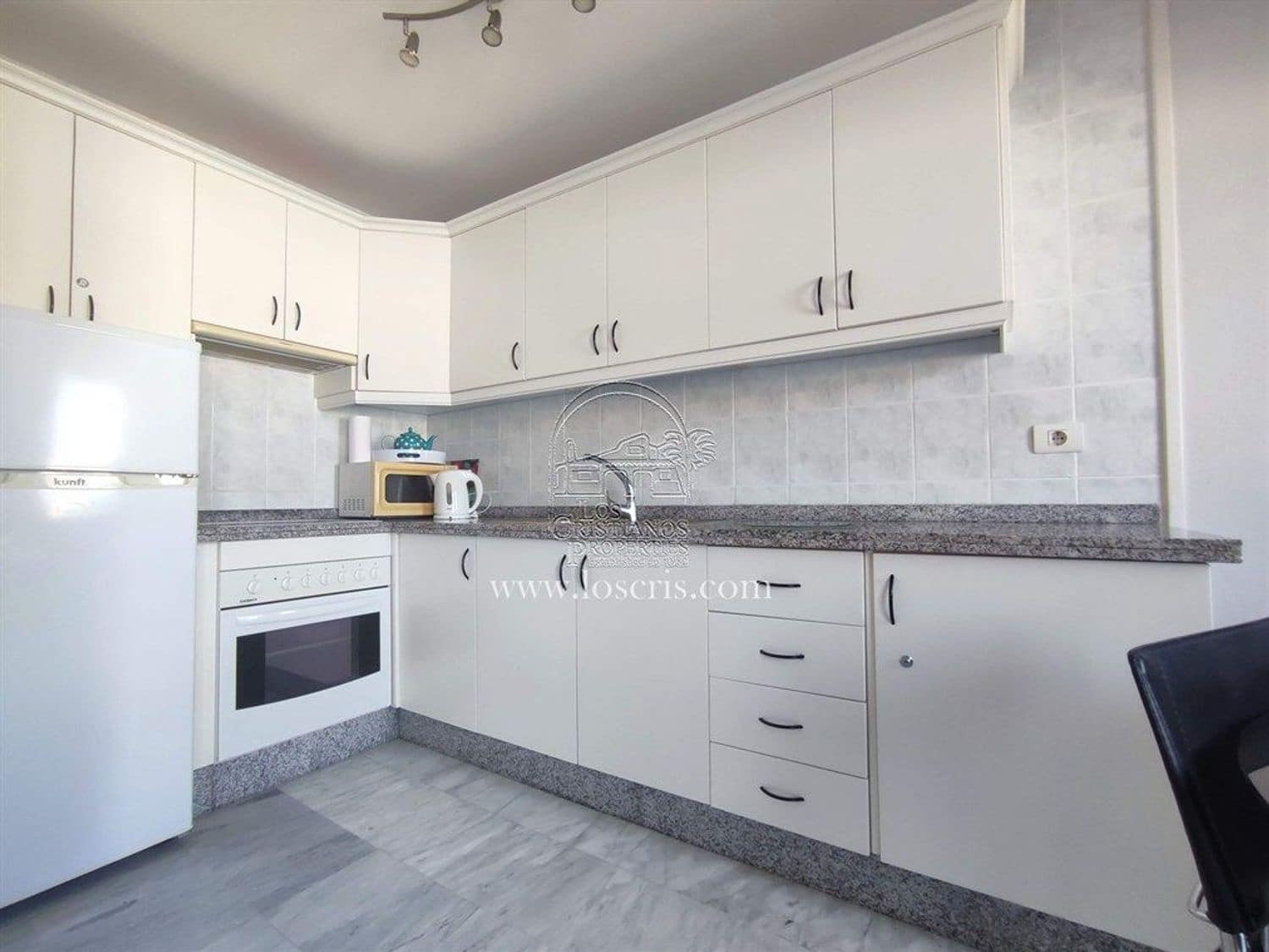 Apartamento de 1 habitación en Los Cristianos en venta con piscina garaje - 315.000 € (Ref: 9310200)