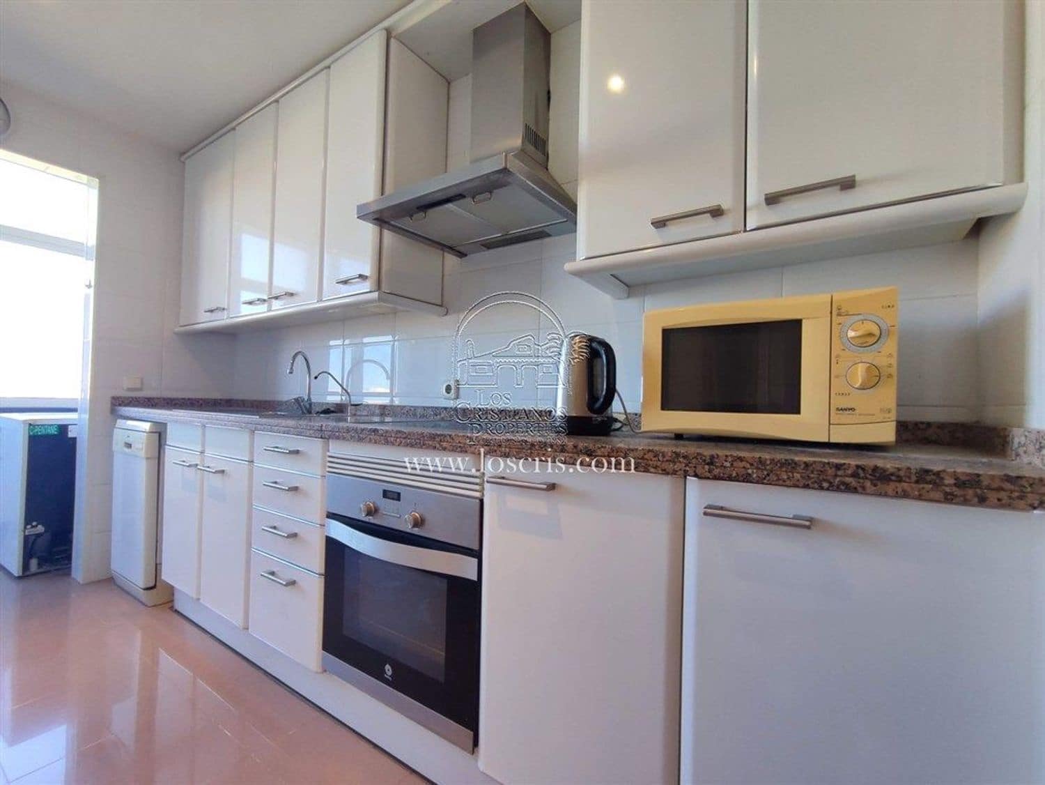 Apartamento de 2 habitaciones en Los Cristianos en venta con piscina garaje - 435.000 € (Ref: 9371181)